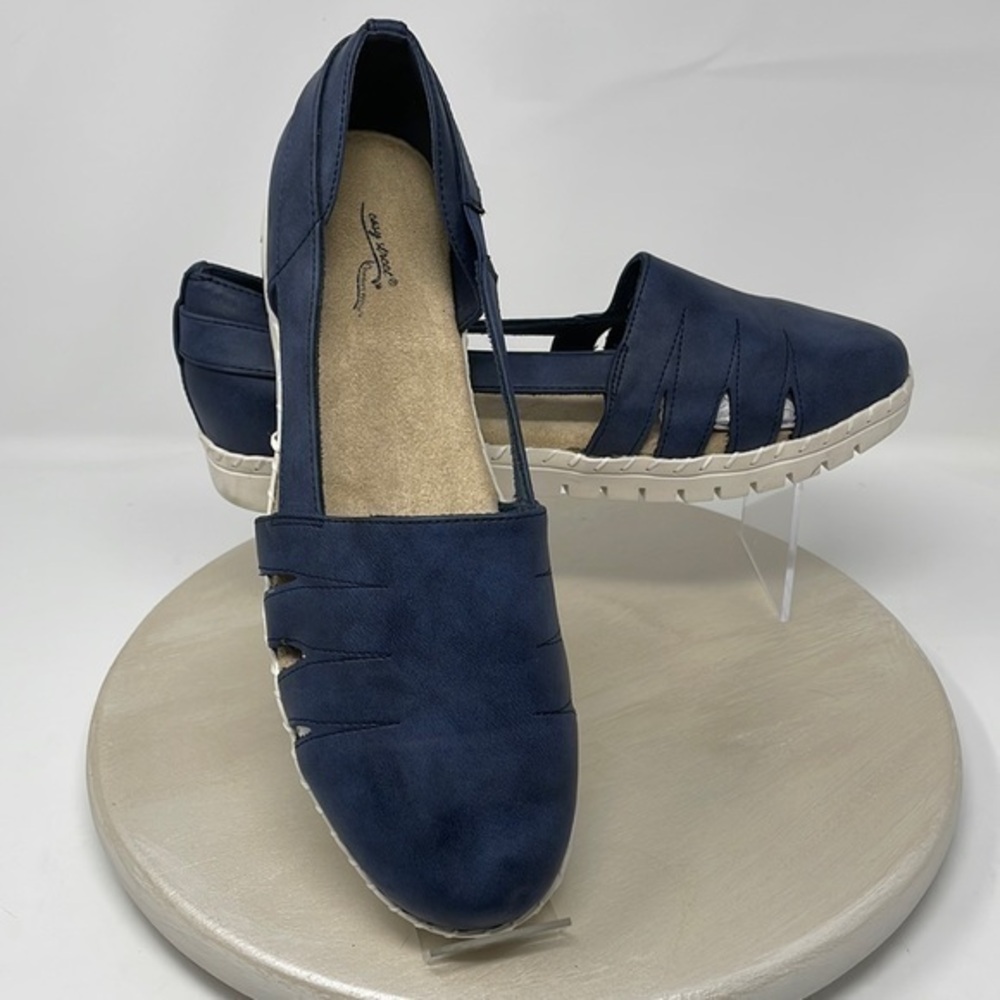 Easy Street Comfort Wave Navy Bugsy Slip-On
SIZE 12M
New/Never Worn (Comfy!)